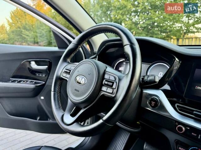 Белый Киа Niro, объемом двигателя 0 л и пробегом 82 тыс. км за 18950 $, фото 88 на Automoto.ua
