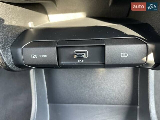 Белый Киа Niro, объемом двигателя 0 л и пробегом 96 тыс. км за 16800 $, фото 55 на Automoto.ua