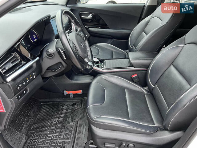Белый Киа Niro, объемом двигателя 0 л и пробегом 129 тыс. км за 19200 $, фото 16 на Automoto.ua