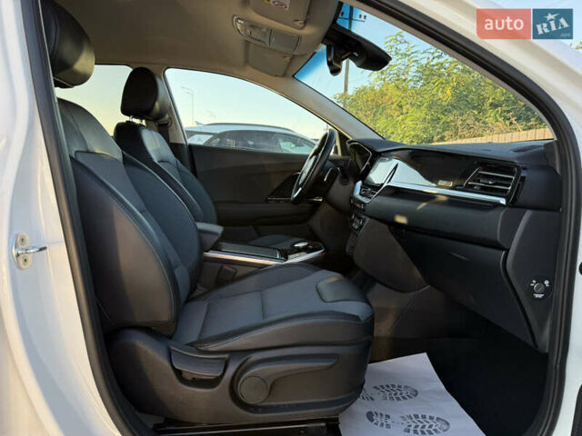 Білий Кіа Niro, об'ємом двигуна 0 л та пробігом 121 тис. км за 18950 $, фото 36 на Automoto.ua