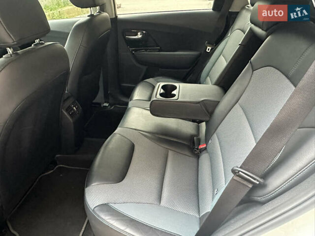 Белый Киа Niro, объемом двигателя 0 л и пробегом 122 тыс. км за 17999 $, фото 27 на Automoto.ua