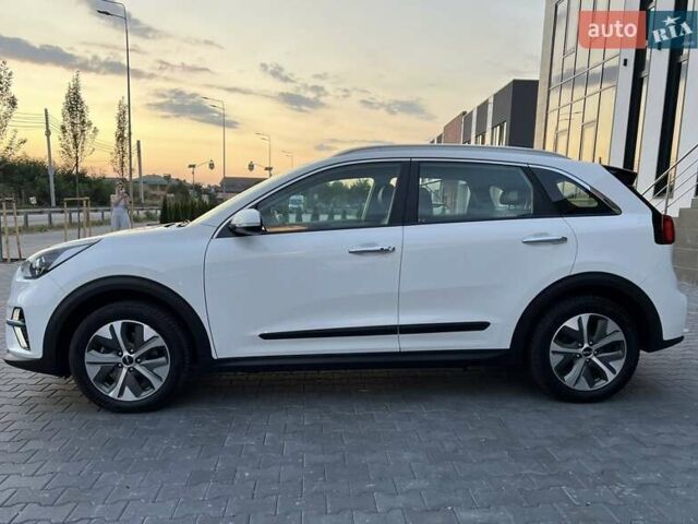 Білий Кіа Niro, об'ємом двигуна 0 л та пробігом 114 тис. км за 18880 $, фото 5 на Automoto.ua