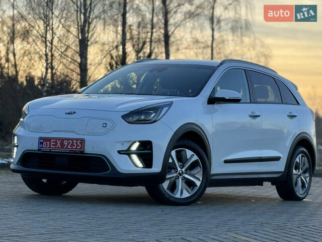 Белый Киа Niro, объемом двигателя 0 л и пробегом 18 тыс. км за 21999 $, фото 2 на Automoto.ua