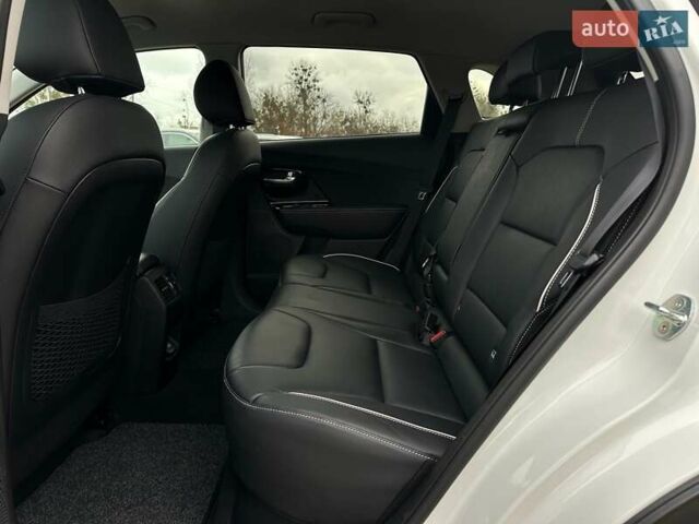 Білий Кіа Niro, об'ємом двигуна 0 л та пробігом 35 тис. км за 24400 $, фото 87 на Automoto.ua