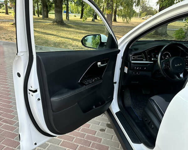 Белый Киа Niro, объемом двигателя 0 л и пробегом 48 тыс. км за 21500 $, фото 18 на Automoto.ua