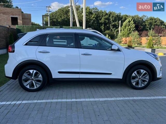 Белый Киа Niro, объемом двигателя 0 л и пробегом 112 тыс. км за 18800 $, фото 8 на Automoto.ua