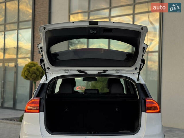 Белый Киа Niro, объемом двигателя 0 л и пробегом 113 тыс. км за 17800 $, фото 35 на Automoto.ua