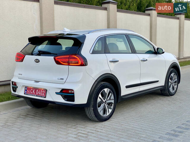 Білий Кіа Niro, об'ємом двигуна 0 л та пробігом 68 тис. км за 20750 $, фото 15 на Automoto.ua