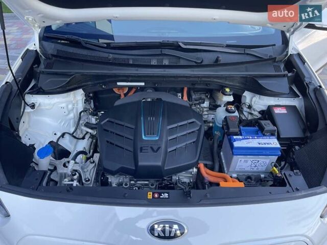Белый Киа Niro, объемом двигателя 0 л и пробегом 95 тыс. км за 16500 $, фото 68 на Automoto.ua