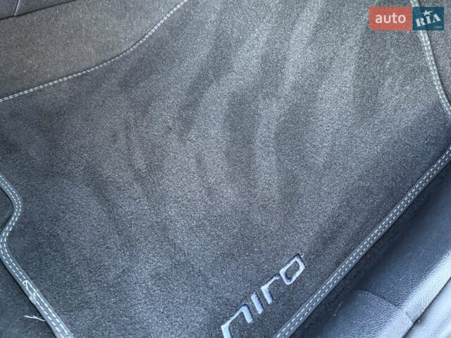 Белый Киа Niro, объемом двигателя 0 л и пробегом 80 тыс. км за 17800 $, фото 43 на Automoto.ua