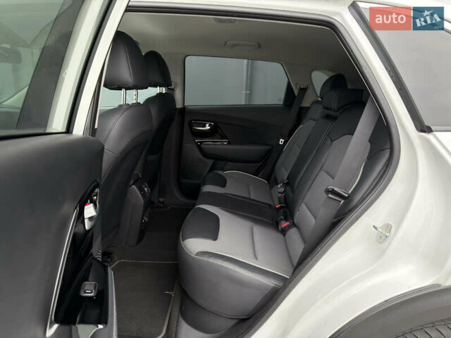Белый Киа Niro, объемом двигателя 0 л и пробегом 39 тыс. км за 23400 $, фото 26 на Automoto.ua