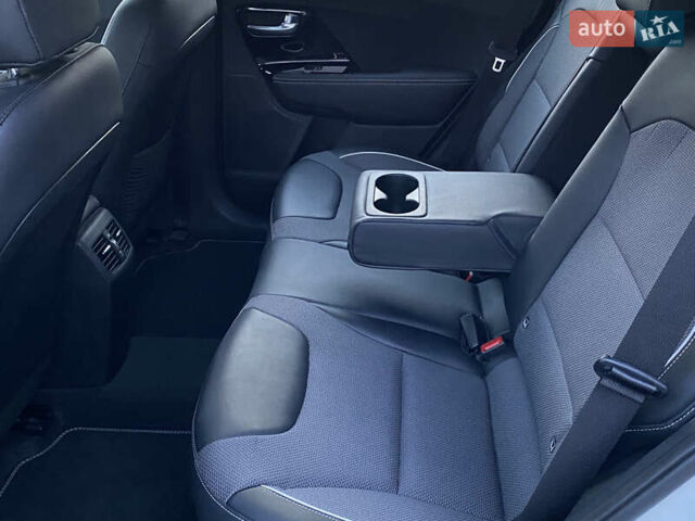 Білий Кіа Niro, об'ємом двигуна 0 л та пробігом 68 тис. км за 20750 $, фото 35 на Automoto.ua