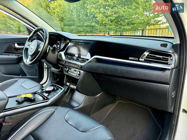 Белый Киа Niro, объемом двигателя 0 л и пробегом 82 тыс. км за 18950 $, фото 85 на Automoto.ua