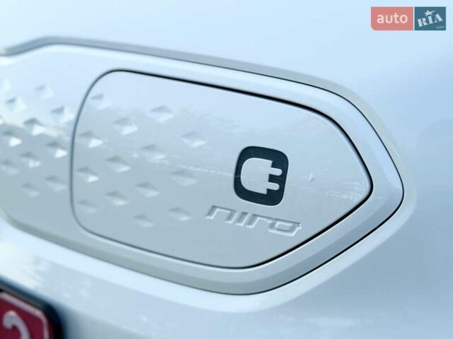 Белый Киа Niro, объемом двигателя 0 л и пробегом 82 тыс. км за 18950 $, фото 28 на Automoto.ua