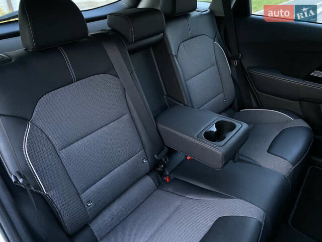Білий Кіа Niro, об'ємом двигуна 0 л та пробігом 68 тис. км за 20750 $, фото 39 на Automoto.ua