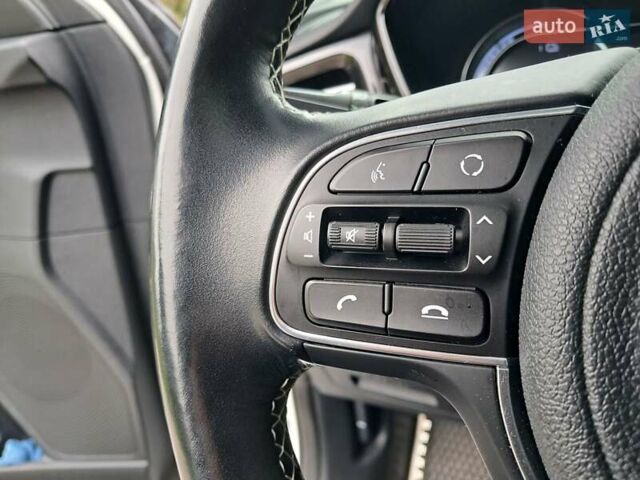 Білий Кіа Niro, об'ємом двигуна 0 л та пробігом 60 тис. км за 22900 $, фото 29 на Automoto.ua