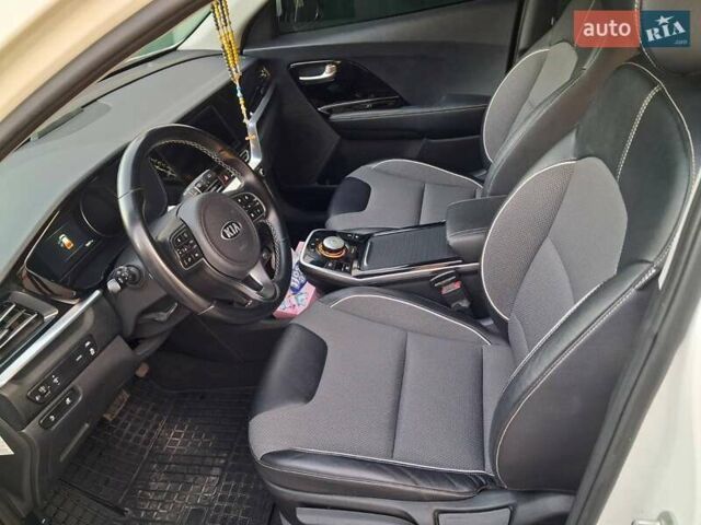 Белый Киа Niro, объемом двигателя 0 л и пробегом 78 тыс. км за 20400 $, фото 8 на Automoto.ua
