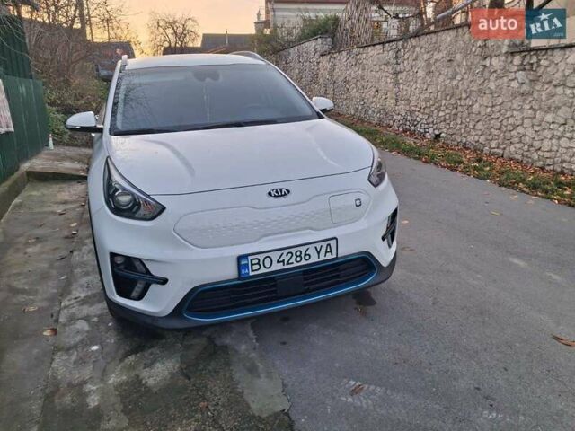 Белый Киа Niro, объемом двигателя 0 л и пробегом 78 тыс. км за 20400 $, фото 2 на Automoto.ua