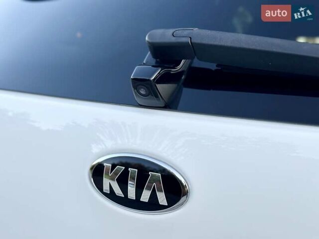 Белый Киа Niro, объемом двигателя 0 л и пробегом 82 тыс. км за 18950 $, фото 43 на Automoto.ua
