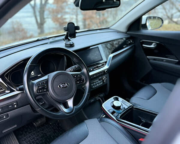 Білий Кіа Niro, об'ємом двигуна 0 л та пробігом 68 тис. км за 21400 $, фото 10 на Automoto.ua