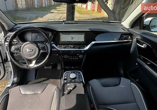 Белый Киа Niro, объемом двигателя 0 л и пробегом 140 тыс. км за 17800 $, фото 46 на Automoto.ua