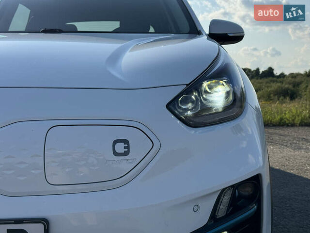 Білий Кіа Niro, об'ємом двигуна 0 л та пробігом 107 тис. км за 20900 $, фото 5 на Automoto.ua