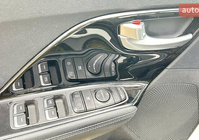 Белый Киа Niro, объемом двигателя 0 л и пробегом 141 тыс. км за 19300 $, фото 9 на Automoto.ua