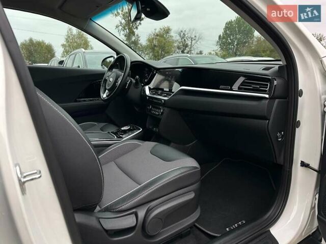 Белый Киа Niro, объемом двигателя 0 л и пробегом 56 тыс. км за 23400 $, фото 78 на Automoto.ua