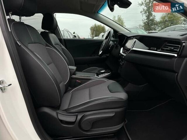 Белый Киа Niro, объемом двигателя 0 л и пробегом 56 тыс. км за 23400 $, фото 79 на Automoto.ua