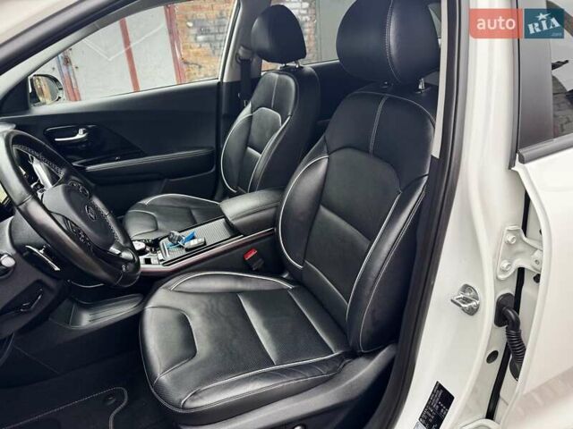 Белый Киа Niro, объемом двигателя 0 л и пробегом 160 тыс. км за 19400 $, фото 39 на Automoto.ua