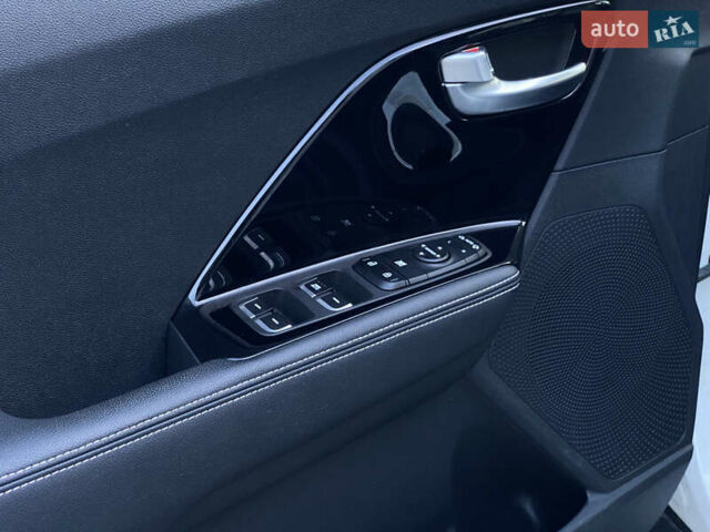 Білий Кіа Niro, об'ємом двигуна 0 л та пробігом 68 тис. км за 20750 $, фото 26 на Automoto.ua