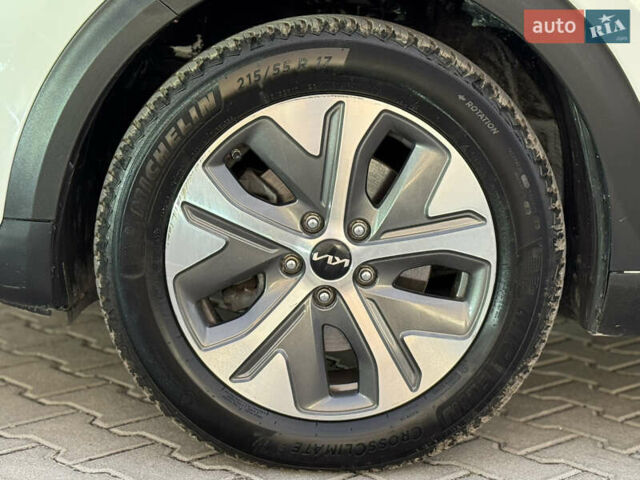 Белый Киа Niro, объемом двигателя 0 л и пробегом 113 тыс. км за 17800 $, фото 39 на Automoto.ua