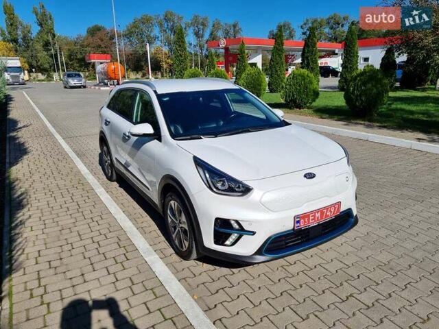 Белый Киа Niro, объемом двигателя 0 л и пробегом 65 тыс. км за 21750 $, фото 2 на Automoto.ua