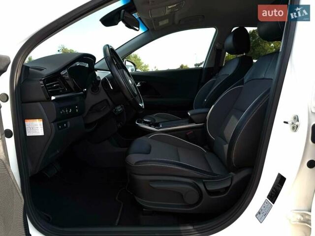 Белый Киа Niro, объемом двигателя 0 л и пробегом 59 тыс. км за 22800 $, фото 1 на Automoto.ua