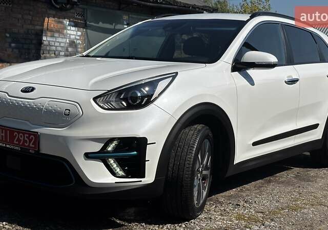 Белый Киа Niro, объемом двигателя 0 л и пробегом 140 тыс. км за 17800 $, фото 22 на Automoto.ua