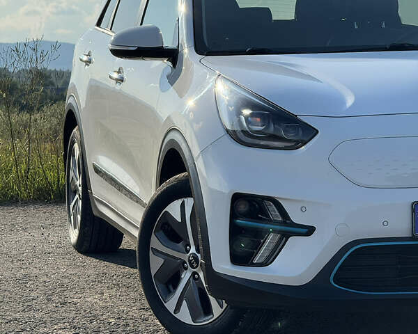 Білий Кіа Niro, об'ємом двигуна 0 л та пробігом 107 тис. км за 20900 $, фото 7 на Automoto.ua