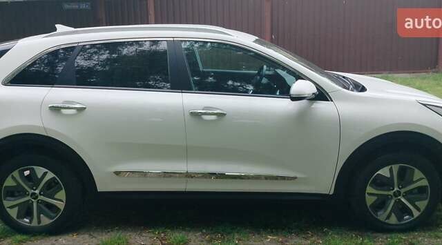 Білий Кіа Niro, об'ємом двигуна 0 л та пробігом 75 тис. км за 19700 $, фото 53 на Automoto.ua