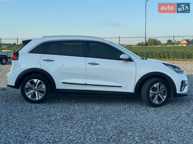 Белый Киа Niro, объемом двигателя 0 л и пробегом 112 тыс. км за 19800 $, фото 1 на Automoto.ua