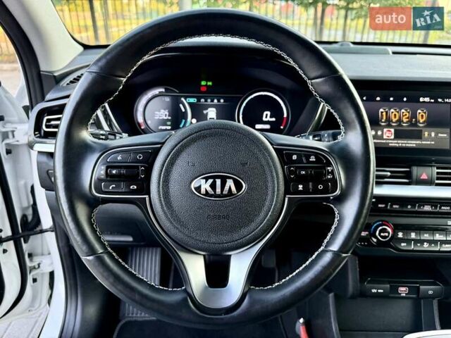 Белый Киа Niro, объемом двигателя 0 л и пробегом 82 тыс. км за 18950 $, фото 61 на Automoto.ua