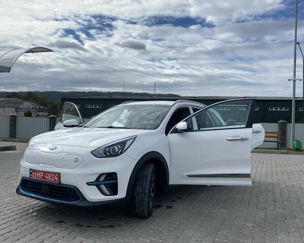 Белый Киа Niro, объемом двигателя 0 л и пробегом 120 тыс. км за 17700 $, фото 8 на Automoto.ua