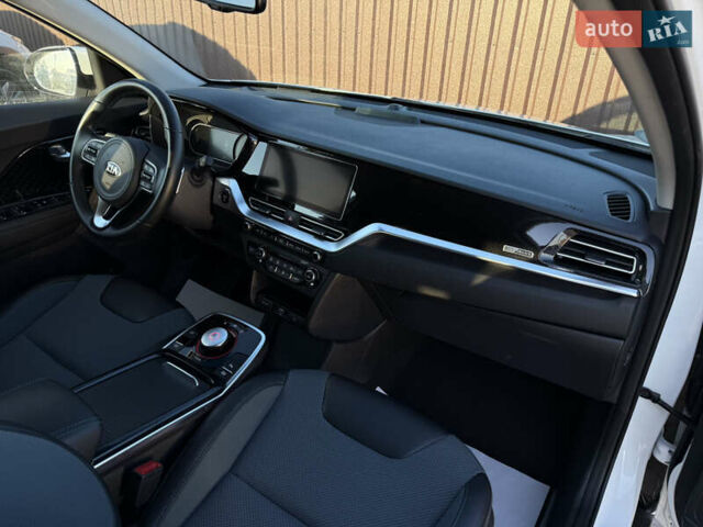 Білий Кіа Niro, об'ємом двигуна 0 л та пробігом 121 тис. км за 18950 $, фото 34 на Automoto.ua