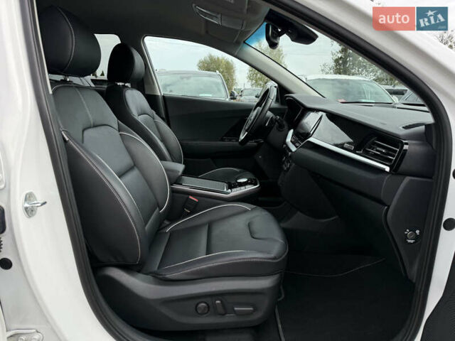 Белый Киа Niro, объемом двигателя 0 л и пробегом 54 тыс. км за 24700 $, фото 104 на Automoto.ua