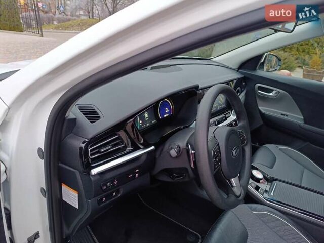 Белый Киа Niro, объемом двигателя 0 л и пробегом 34 тыс. км за 19999 $, фото 44 на Automoto.ua