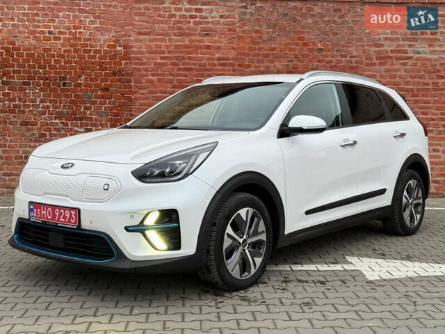 Білий Кіа Niro, об'ємом двигуна 0 л та пробігом 118 тис. км за 20500 $, фото 8 на Automoto.ua