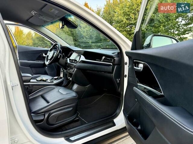 Белый Киа Niro, объемом двигателя 0 л и пробегом 82 тыс. км за 18950 $, фото 80 на Automoto.ua