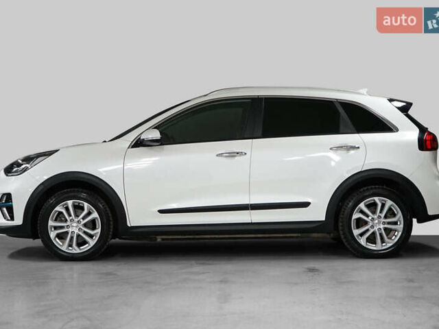 Киа Niro 2021 в Киеве на Automoto.ua Белый Киа Niro, объемом двигателя 0 л и пробегом 52 тыс. км за 18200 $, фото 3 на Automoto.ua