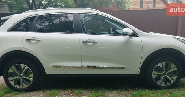 Білий Кіа Niro, об'ємом двигуна 0 л та пробігом 75 тис. км за 19700 $, фото 48 на Automoto.ua