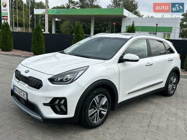 Белый Киа Niro, объемом двигателя 1.58 л и пробегом 54 тыс. км за 22900 $, фото 13 на Automoto.ua
