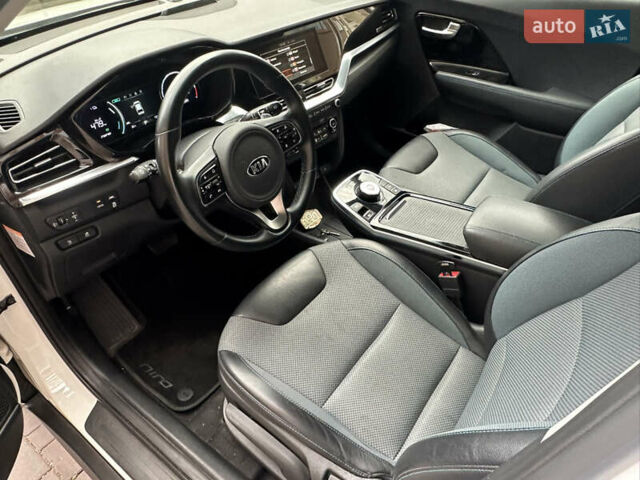 Белый Киа Niro, объемом двигателя 0 л и пробегом 122 тыс. км за 17999 $, фото 21 на Automoto.ua