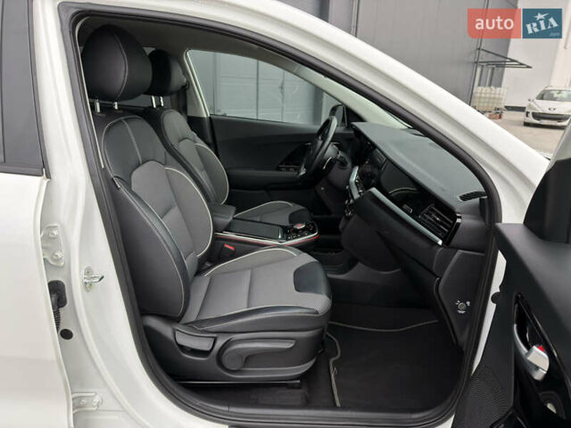 Белый Киа Niro, объемом двигателя 0 л и пробегом 39 тыс. км за 23400 $, фото 54 на Automoto.ua